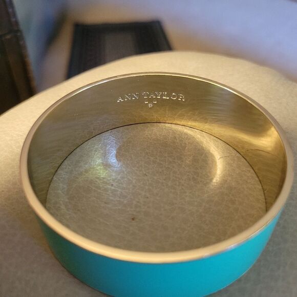 Ann Taylor Green and Gold Bracelet Jewelry - Picture 2 of 3